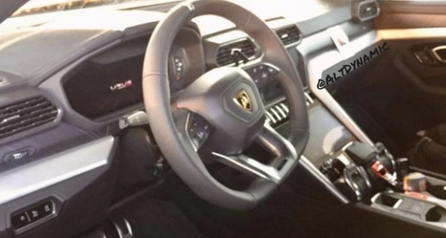 Lamborghini Urus gli interni