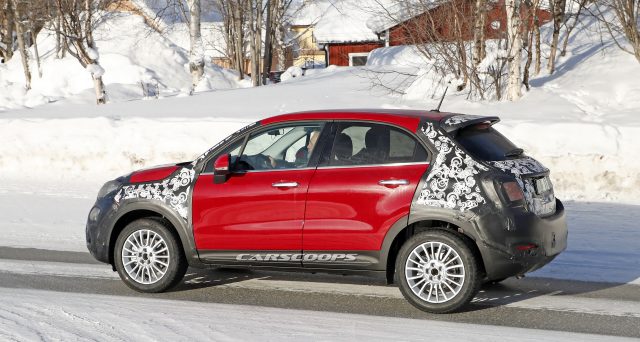 Nuova Fiat 500X: ecco le ultime foto spia provenienti dal Circolo Polare Artico dove il veicolo si sta sottoponendo a severi test invernali.