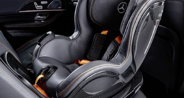 Gli esperti di sicurezza di Mercedes-Benz hanno presentato un nuovo seggiolino che aumenta la sicurezza dei bambini in auto