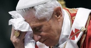 Un anno fa fu reso pubblico il documento che diceva che Benedetto XVI avrebbe avuto un anno di vita, appunto un anno di vita da Pontefice.