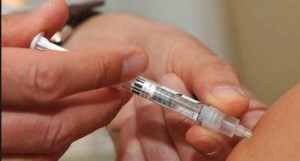 Da metà aprile vaccini in farmacia in tutta Italia ma non per tutti. 