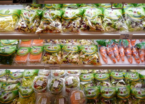 Tracce di metalli e pesticidi in alcune marche di insalata in busta, ecco l'inchiesta che sta spaventando i consumatori.