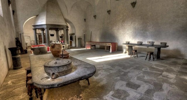Cucine storiche da vedere nei castelli, abbazie e dimore italiane: guida alla visita con informazioni, foto e orari. 