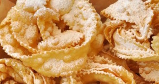 Ricette di Carnevale: tutti i dolci della tradizione italiana da portare in tavola per le feste, dalle zeppole fino ai ravioli dolci. 