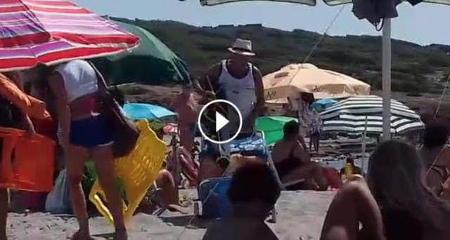 Turista getta olio di tonno in mare, bagnante sardo la umilia in spiaggia e il video diventa virale. 