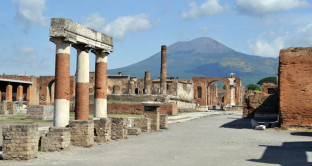 Dal 2018 per visitare gli Scavi di Pompei bisognerà sborsare 2 euro in più. 