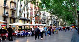 L'idea di Barcellona che apre ai lavoratori esteri con un progetto di Workation.
