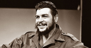 Che Guevara, insieme a Fidel Castro, fu il leader assoluto della rivoluzione cubana e morì in Bolivia dopo essersi unito alla lotta popolare contro il Governo Ortuno. Ciò avvenne il 9 ottobre 1967 ed oggi si celebra il cinquantenario della sua morte.