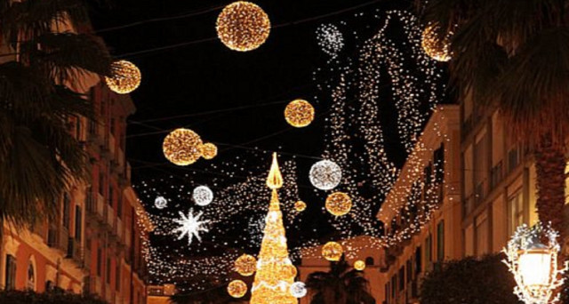 Luci d'artista a Salerno 2017: al via da novembre con il tema Mille e una notte, novità e luminarie con mercatini e mostra Sand and Nativity.