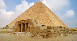 Nella cavità segreta scoperta all'interno della piramide di Cheope potrebbe nascondersi il trono di 'ferro' del faraone.