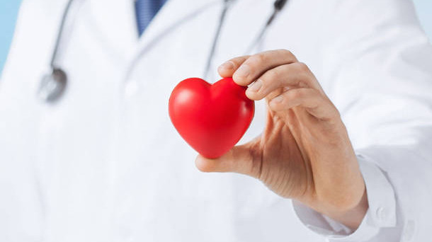 Un farmaco rivoluzionario contro lo scompenso cardiaco: fa vivere più a lungo e bastano solo 2 pillole al giorno per stare meglio. 