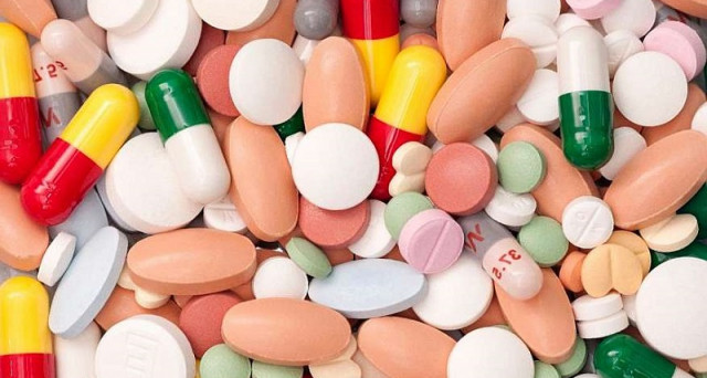 Spezzare le pastiglie per ingoiarle è pericoloso: ecco cosa potrebbe accadere. 