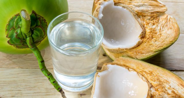 L'acqua di cocco è un toccasana per il nostro metabolismo e per aiutare a ristabilire il peso forma.