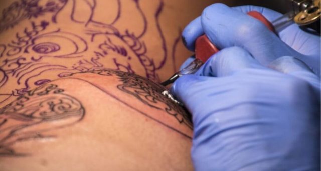 Inchiesta del Nas sui tatuaggi, un inchiostro su cinque è pericoloso. Trovate sostanze tossiche o cancerogene all'interno. 