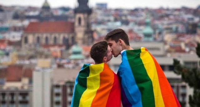 Gli elettori svizzeri hanno approvato la nuova legge contro le discriminazioni basate sull'orientamento sessuale