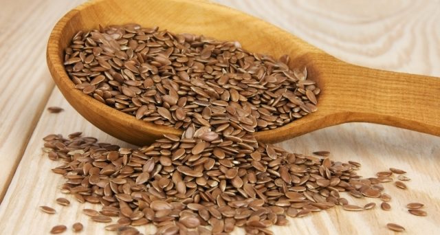 Da tempo è risaputo che i semi di lino sono considerati fonti vegetali di acidi grassi omega 3 e che se assunti nel cibo portano a vari benefici.