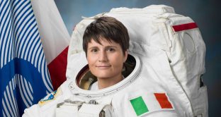 Cristoforetti comanda nello spazio, è la prima donna in Europa a capo dell’ISS