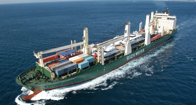 La compagnia marittima tedesca offre 200 milioni di euro per un bond a cinque anni ad alto rendimento. Taglio minimo da 1.000 euro e conti 2012 in forte crescita per l’armatore di Amburgo