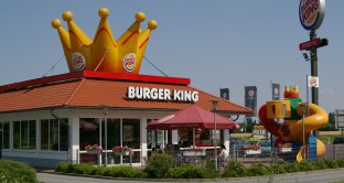 Le obbligazioni Burger King (USC6900PAB51) sono negoziabili per tagli minimi di 2.000 dollari. Rating B+, ma l’acquisizione di Tim Horton farà bene ai conti