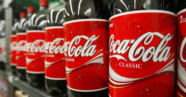 Bond a 100 anni di Coca Cola