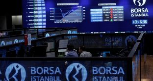 La Turchia ha emesso titoli di stato in dollari, attirando ordini record e grazie ai quali ha potuto rifinanziarsi sui mercati internazionali ai minimi da 2 anni. 