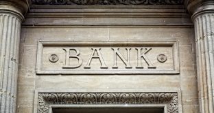 Il fondo di Unicredit e Axiom ha appena abbassato le commissioni per investire e consente di impiegare capitali nel mondo delle obbligazioni bancarie subordinate. 