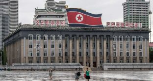 Pyongyang ha emesso obbligazioni in dollari e la notizia, pur non ufficiale, segnerebbe un passo storico verso la normalità dello stato eremita. Purtroppo, non sembra affatto che sia così. 