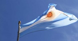 Rinegoziazione del debito pubblico argentino in alto mare, ma le posizioni tra governo e obbligazionisti si avvicinano. Buenos Aires resta in default.
