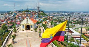 Accordo per rinegoziare 17,4 miliardi di dollari di debito sovrano ecuadoriano vicino. I principali creditori hanno accettato i termini offerti dal governo, sebbene altri abbiano lamentato condizioni insoddisfacenti. 