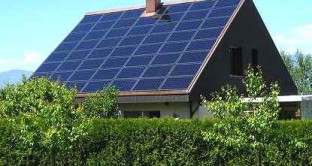 Affittare il tetto di casa o d'azienda per impianto fotovoltaico e ottenere l'energia gratis: ecco come fare e se conviene.
