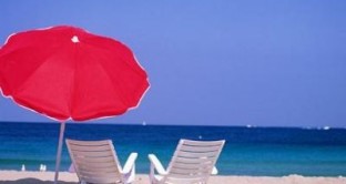 Per le famiglie italiane che non possono permettersi una vacanza di una settimana, quanto costa una giornata al mare?