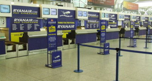 Ryanair rifiuta l'imbarco ai passeggeri bannandoli da tutti i voli? Ecco quando può farlo. Una testimonianza vera
