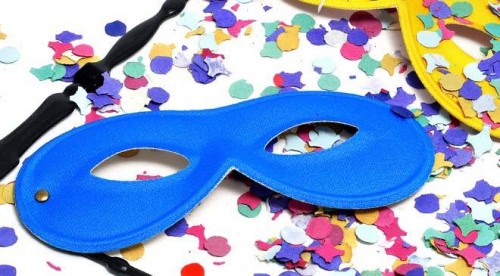 Ecco alcune offerte per acquistare a poco prezzo costumi di Carnevale 2017 per bambini su Amazon e le info su dove trovare maschere da ritagliare gratis.