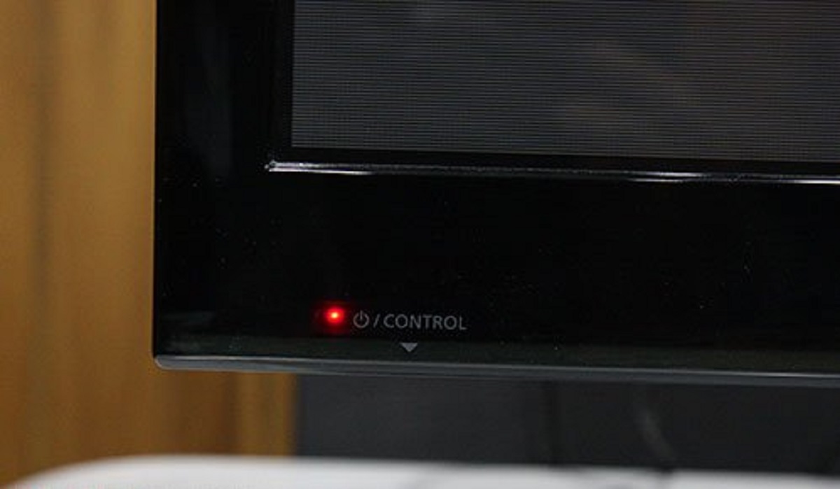 Красная кнопка телевизора мигает. Телевизор LG сам выключился. Телевизор выключенный. Выключения телевизора LG. Индикатор на телевизоре.