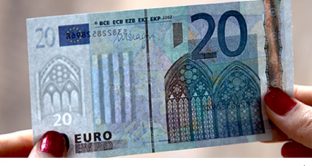 Banca d'Italia ha riconosciuto false 43.719  banconote nei primi sei mesi del 2019 e le fa subito ritirate dal commercio. Ma cosa fare se si pensa di avere delle banconote false ed è possibile avere un rimborso?
