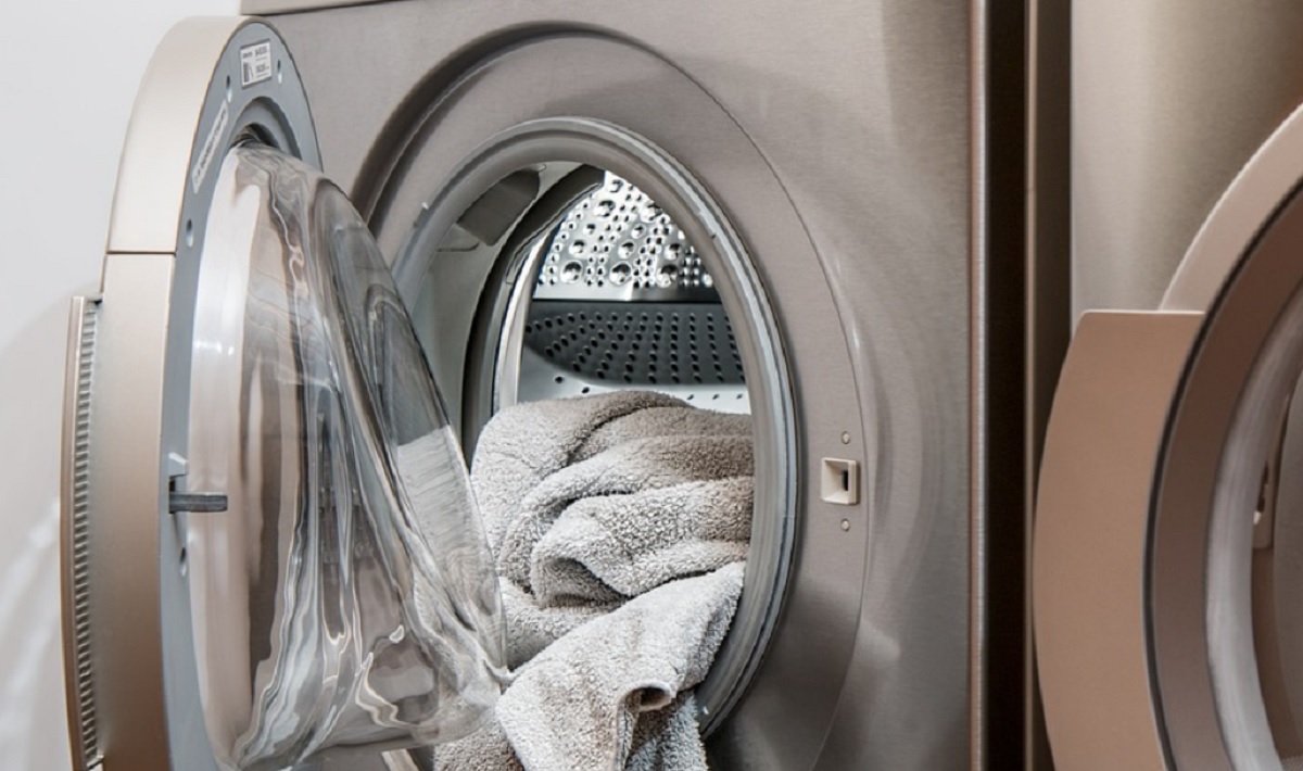 Consigli per risparmiare con l'asciugatrice che è uno degli elettrodomestici più energivori.