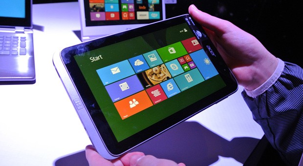 Iconia W4 è il nuovo tablet con cui Acer afferma di aver imparato la lezione. Dimenticatevi di Iconia W3 e date un'occhiata a questo nuovo tablet con display da 8 pollici ed equipaggiato con OS Windows 8.1. Presentato a breve, uscirà a metà ottobre a un prezzo molto competitivo. 