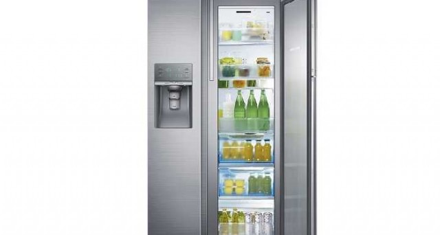Una interessante novità Samsung nel campo degli elettrodomestici porta il nome di Food Showcase, un frigorifero innovativo e rivoluzionario finalizzato a una gestione più efficiente degli spazi. Ecco come si presenta e quanto costa.