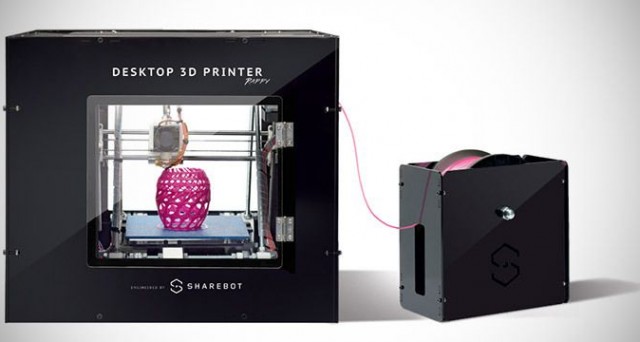 Rappy è la stampante 3D venduta in edicola in 76 fascicoli: una soluzione non low cost, vista la variabilità dei prezzi abbastanza elevati per alcune uscite, che ha i suoi pro e i suoi contro e che sta facendo discutere. 