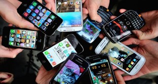 Gli ultimi dati Flurry rilevano una crescita del tasso di dipendenza da app mobile e social network: è la malattia del nostro secolo?