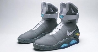 Il 21 ottobre Marty McFly arriva dal futuro: Nike si è fatta trovare pronta, visto che proprio quel giorno commercializzerà le scarpe autoallaccianti di Ritorno al Futuro. 