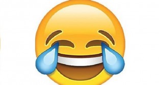 La parola dell'anno 2015 secondo Oxford University è un emoji, più nello specifico la faccina che ride fino alle lacrime. Ecco il perché di questa decisione. 