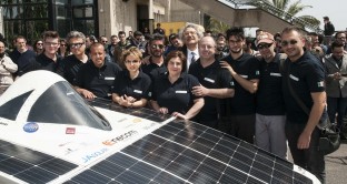 Archimede Solar Car 1.0 è un'auto elettrica innovativa alimentata a energia solare: ecco come funziona e perché può essere importante per il settore. 