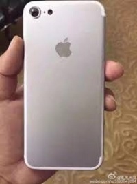 Novità sull'iPhone 7: rumors su Gorilla Glass 5 (una rivoluzione?), sulle bufale e i mattoni dei mckup cinesi e sul nodo delle tre varianti. L'Iphone 7 Pro sembra soltanto un prodotto della fantasia di quale leaker d'ingegno. 