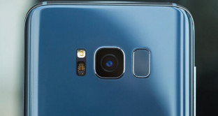 Segreti e funzioni nascoste di Samsung Galaxy S8 e S8 Plus: come scattare foto con controllo vocale e palmo della mano. Focus offerte fine maggio 2017.