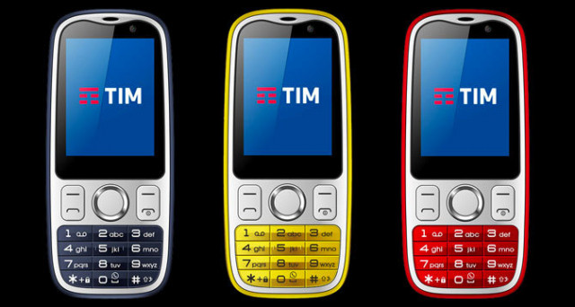 Arriva Tim Easy 4G, il telefonino che semplifica la vita di coloro che non amano gli smartphone. C'è anche WhatsApp e la possibilità di fare foto.
