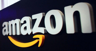 Inarrestabile Amazon, ora il colosso dello shopping online può consegnare i pacchi da solo. Grande concorrenza a Poste Italiane.