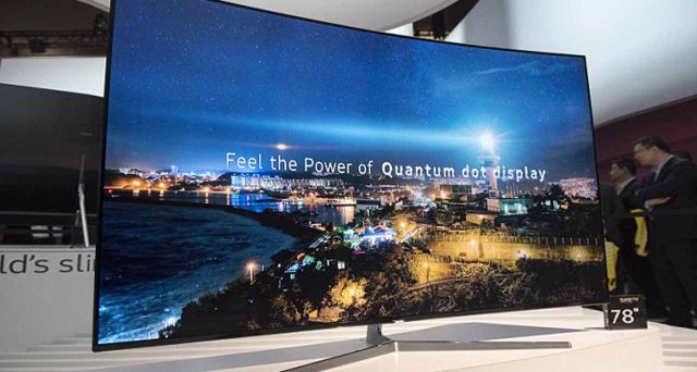 Smart TV OLED, Samsung lancia i modelli 2018, connessione in fibra con un solo cavo e modalità Ambient per camuffarsi nell'arredamento.