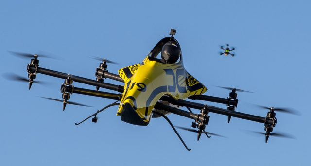 Arriva il drone gigante capace di trasportare anche un passeggero umano al suo interno.