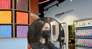 Amazon diventa parrucchiere con la realtà aumentata, e taglia i capelli davvero